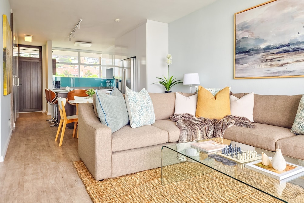 Two Bed Green Point Ocean View