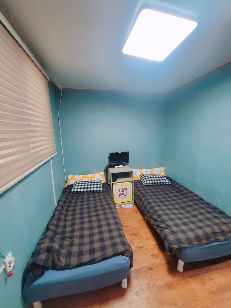 Naru Hostel