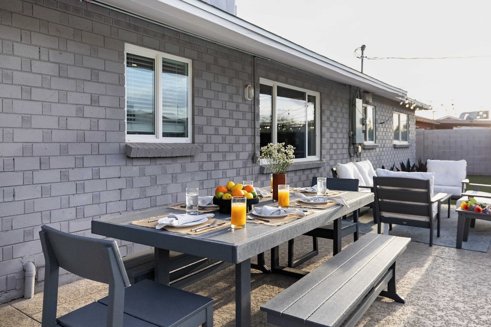 Indianola Oasis Private Pool, Outdoor Living & Old Town Access