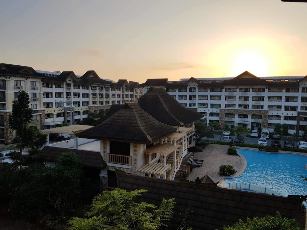 1 Bedroom Deluxe Condo at Apartelle D' Oasis