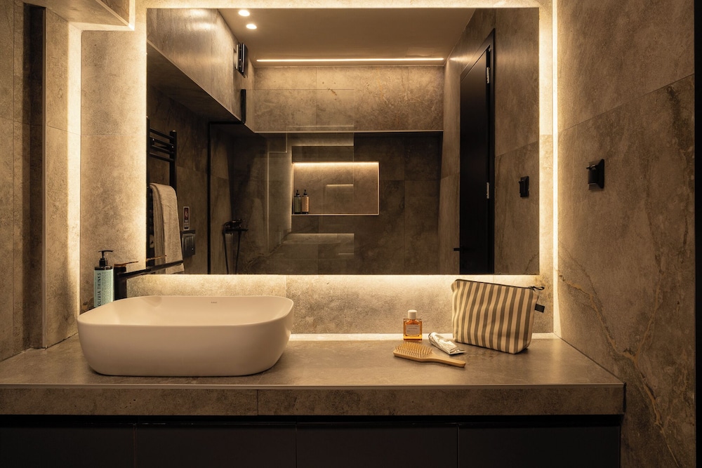 FOS Premium Apartments by halu