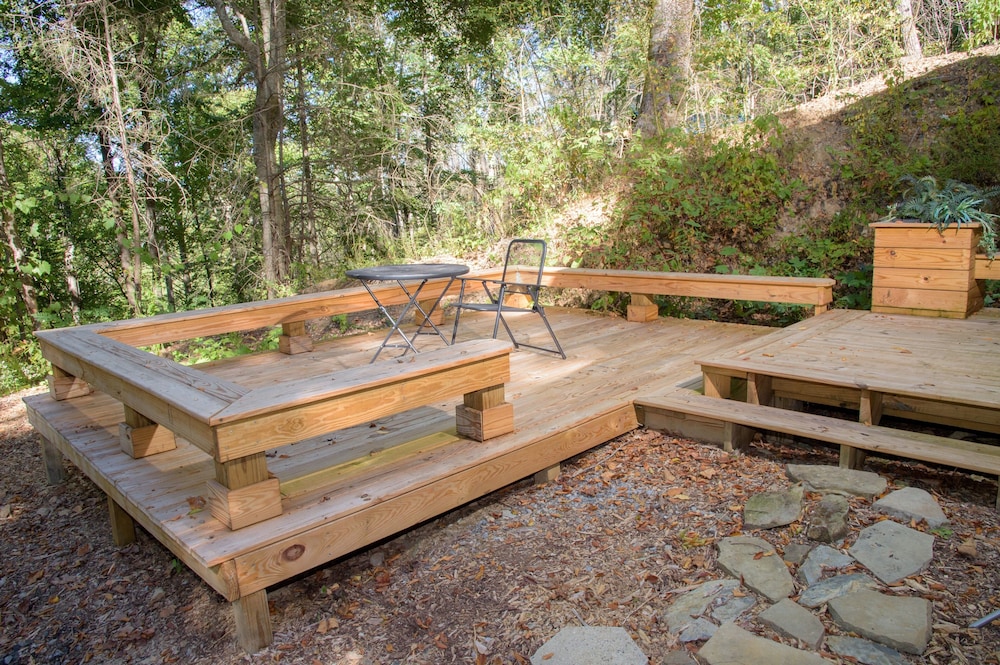 Whispering Waters 1 Bedroom Cabin by RedAwning