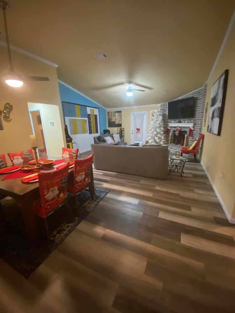 Modern Comfort Near Military Bases & Shopping Walk to Parks & Lakes!