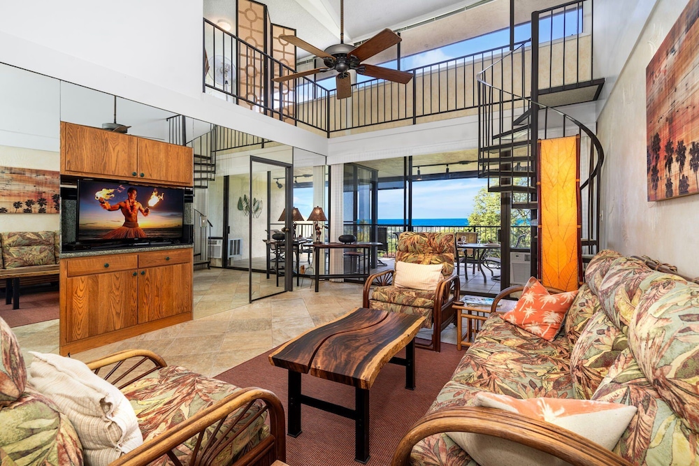 2 Bedrooms + Loft - Sleeps 6 - Ocean & Golf Views - Lanai - Vrkcv