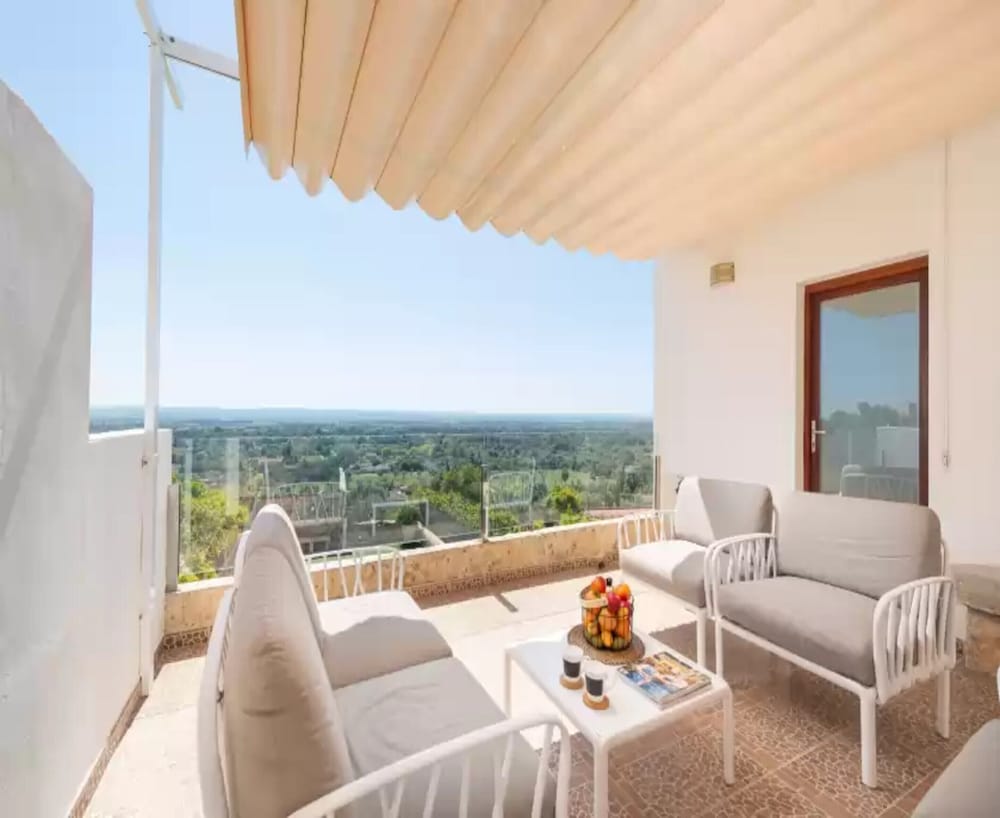 Villa in Buger With Pool & Mountain Views
