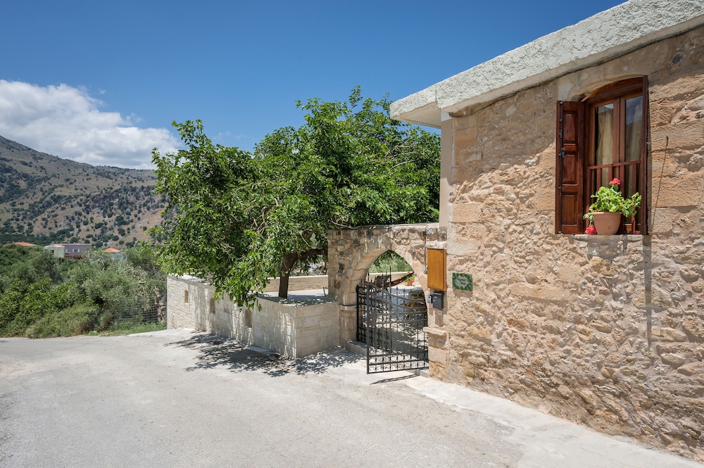 Pagonas Traditional House photo 5