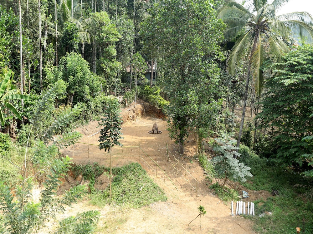 OYO 10421 La Flora Resorts