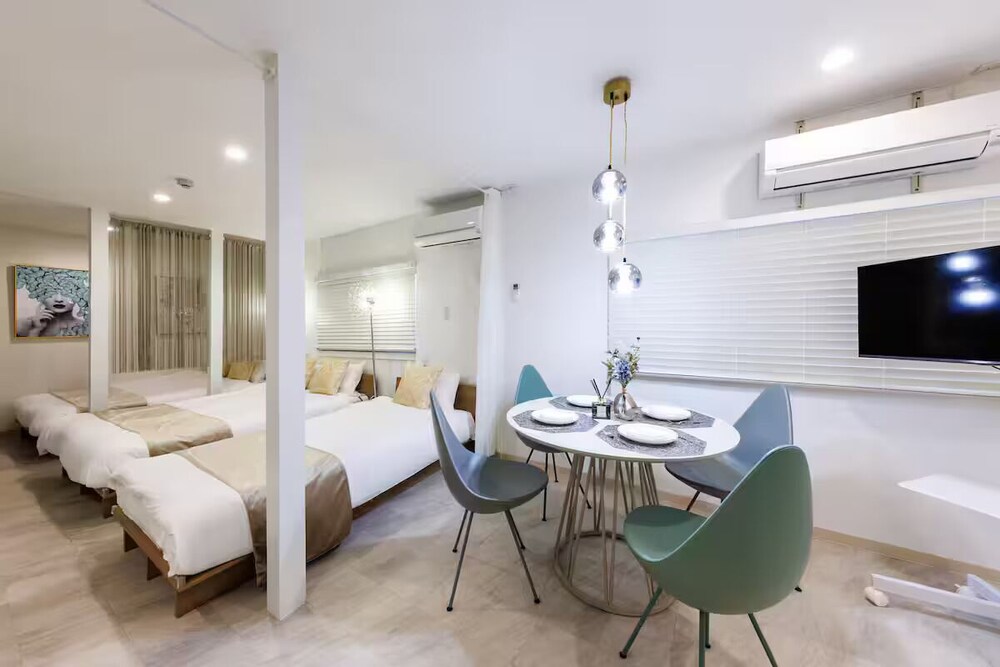 Kuromon Central Self Inn302