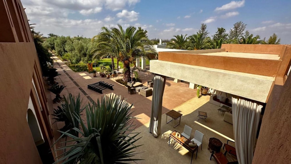 The Garden of Siredrah an Oasis With Pool and Hammam