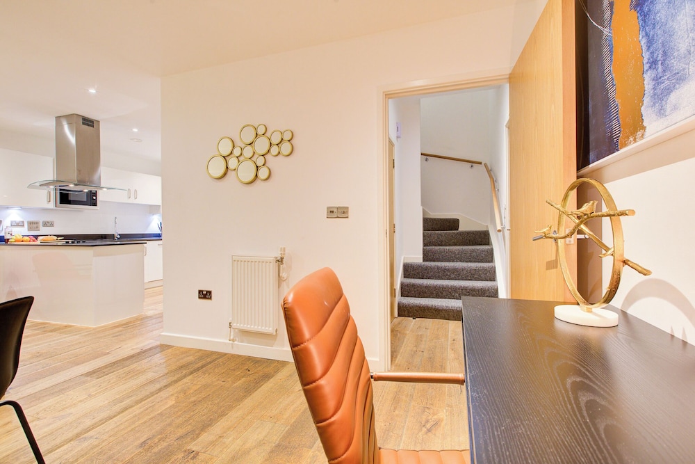 Hybrid Resi Greenwich