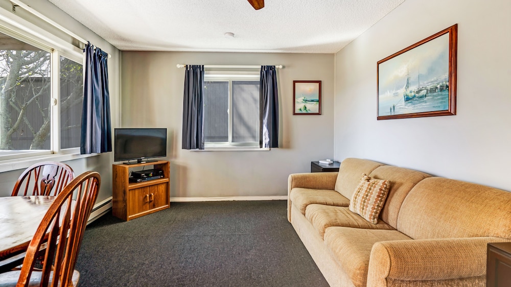 Montauk Oceanside Suites