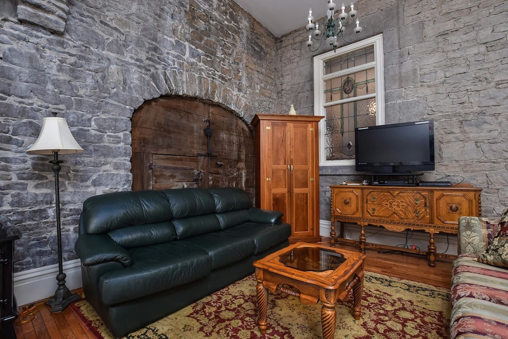 Brockville Vacations - The Noble Suites - Property Image 99