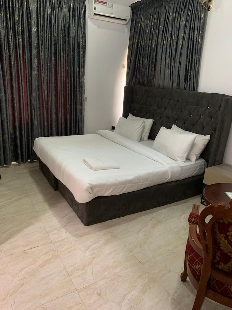 ELLEX SLEEVES APARTMENT