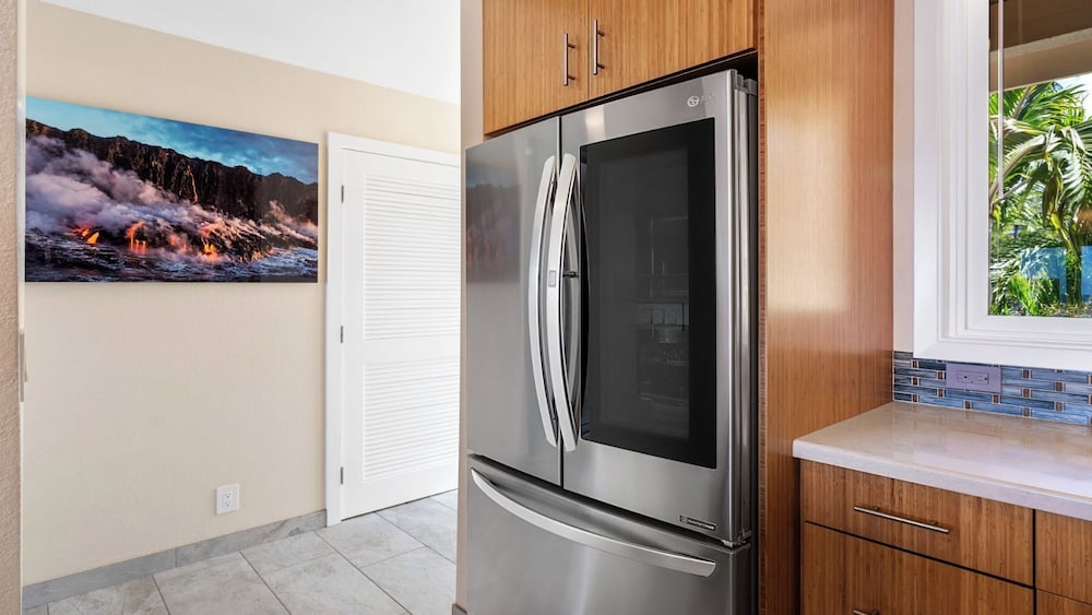 Oceanfront Penthouse With Sunset Views, A/C and Wraparound Lanai! - Vrkcv