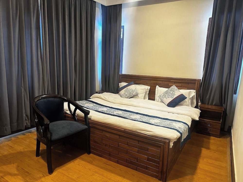 Dilan Residency Villa -5 Bedroom- Centrally Heated