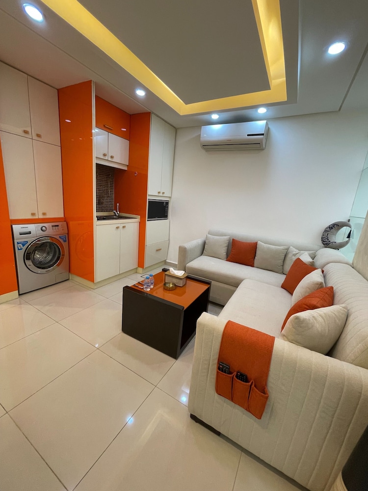 Al-burj Apart at 7th Circle 208