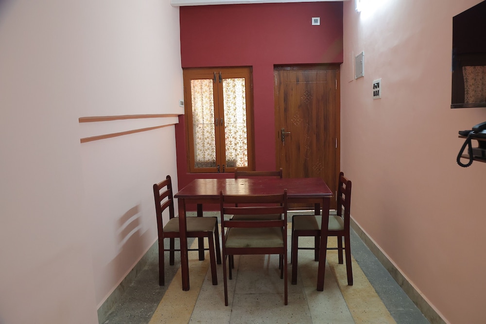 Le Apex Tharavaadu