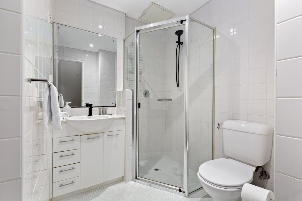 Chic Inner-city 1 Bedroom With Balcony