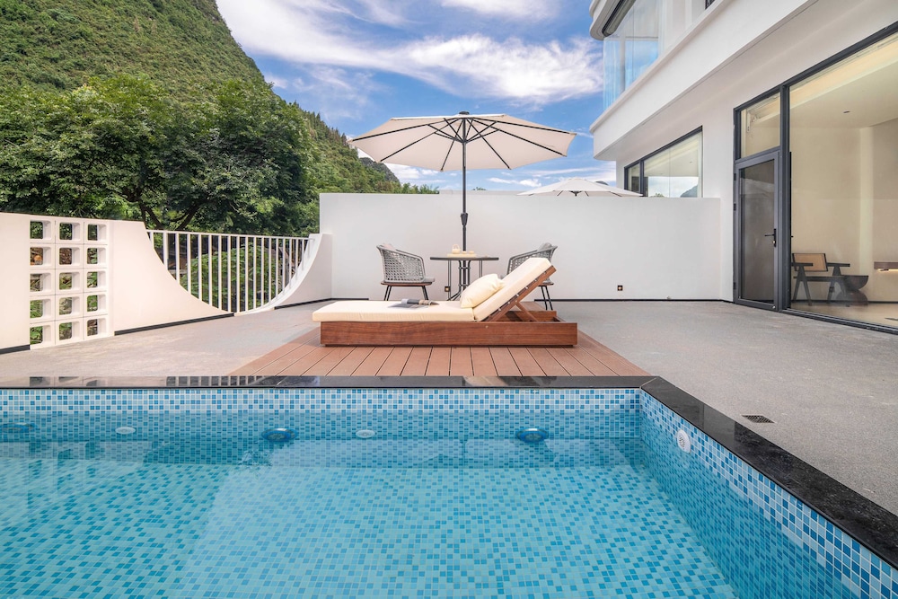 Karst Scenic Hotel