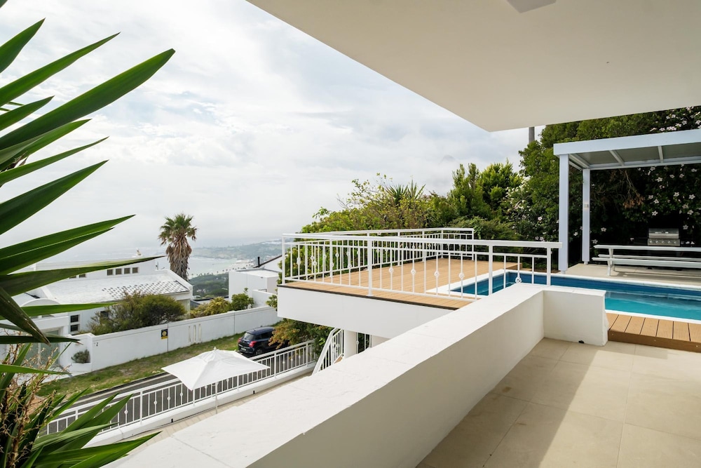 Idyllic Camps Bay Villa w 2 Pools Buddha Retreat