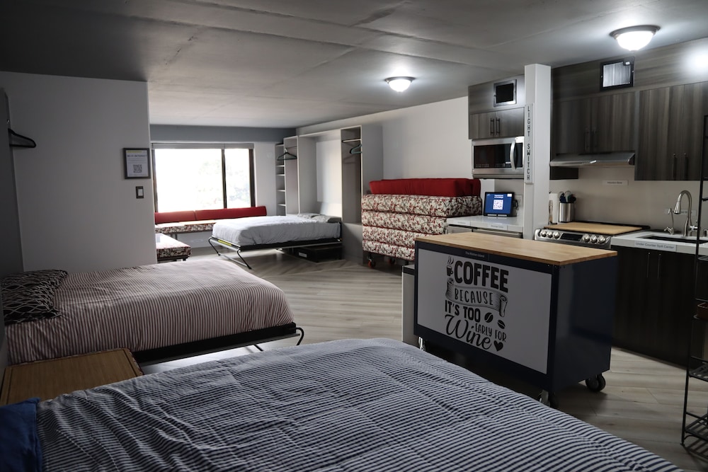 LVStripHouse Condos Sleeps up to 14