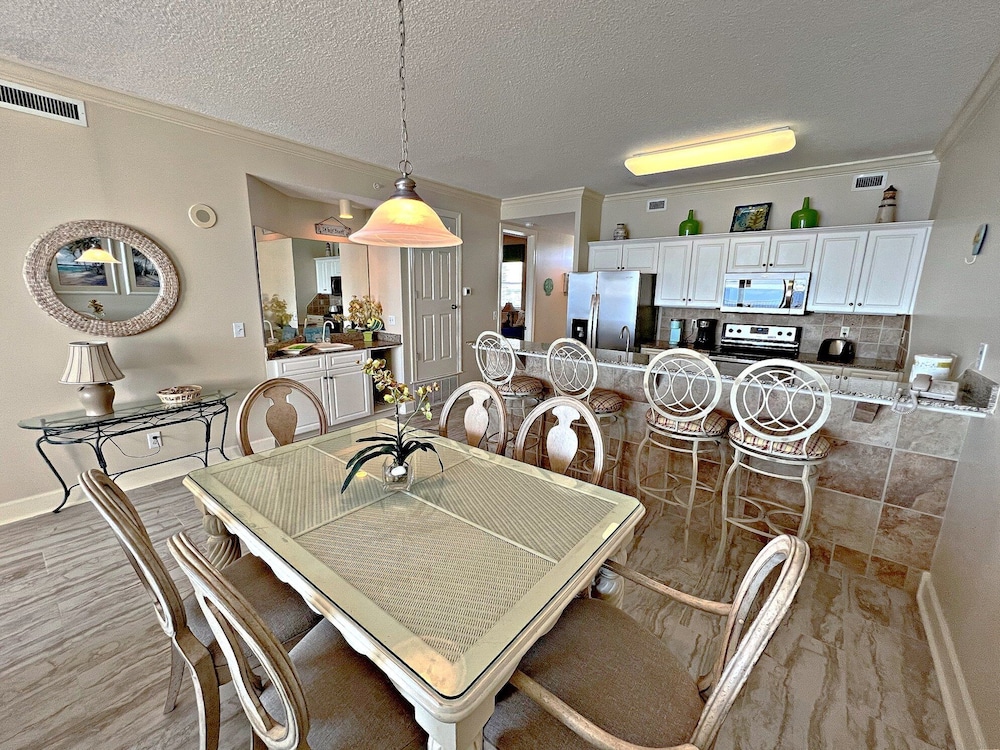 Regency Isle 703