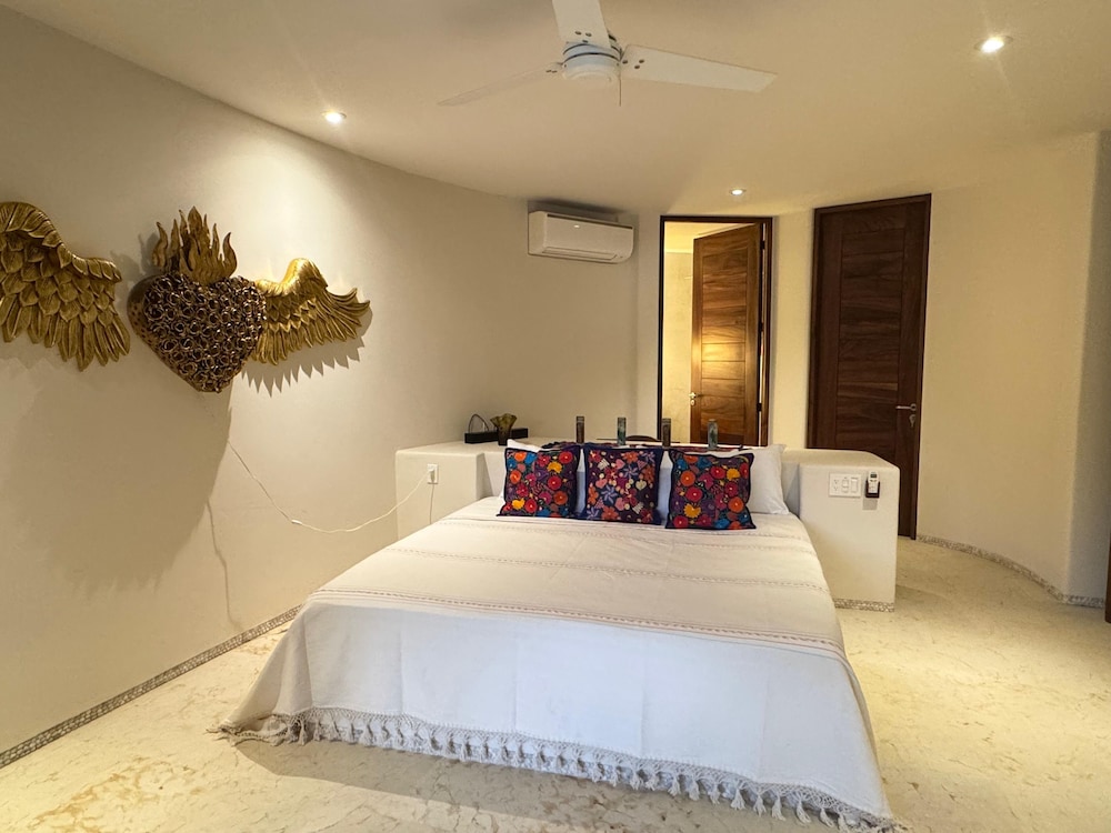 Luxury Oceanfront At Majahua