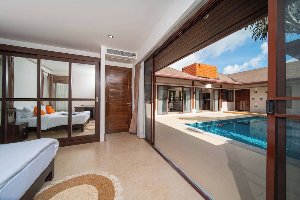 Spacious Private 4 BR Villa With a Working Office