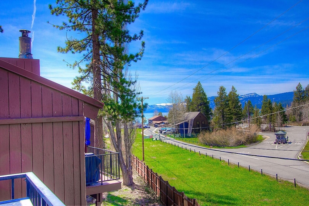 Park View Paradise 3 Bedroom Condo by RedAwning - Property Image 4