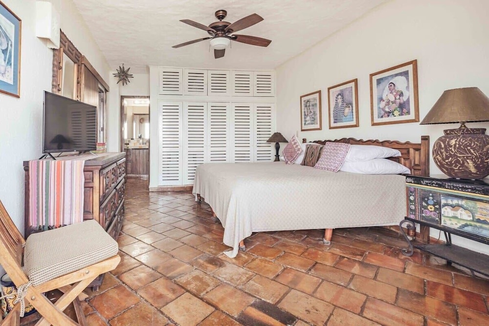 Ocean View 2Br Condo-balcony-beach-pool - 908