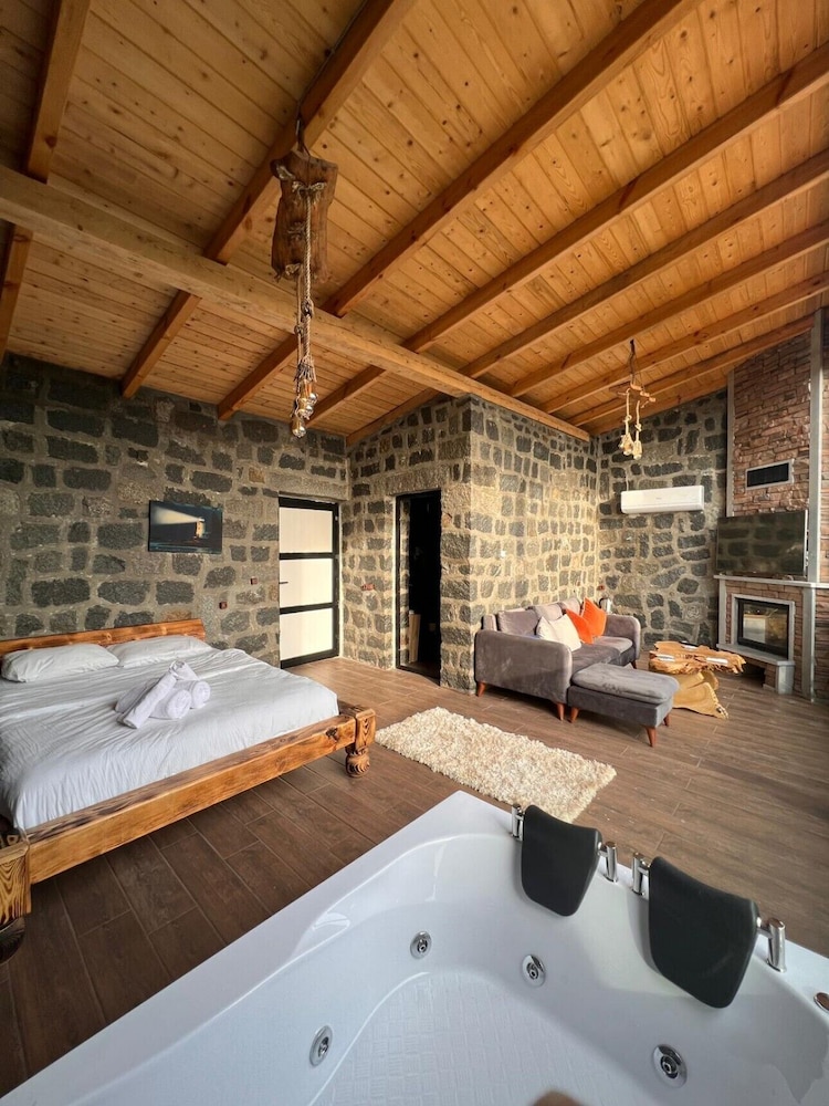 Madağ Bungalov