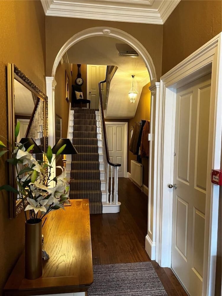 Rosslyn House