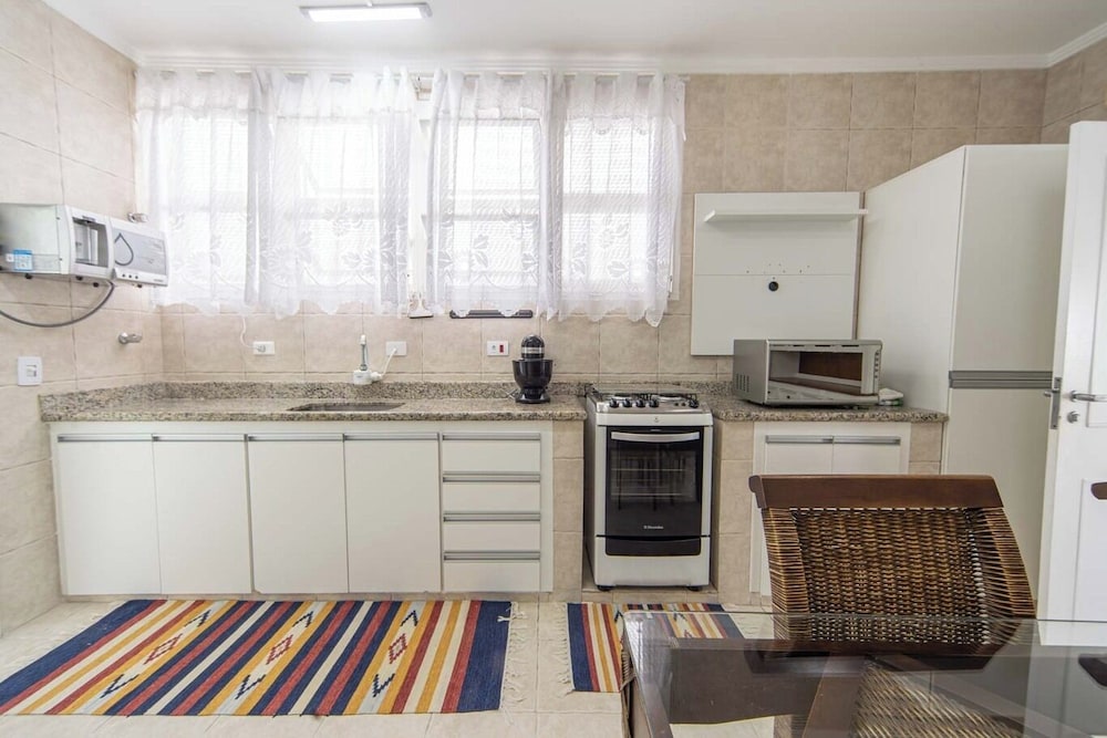 Casa Pet Friendly com 3 su tes a 200m da Praia