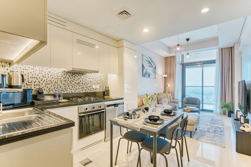 PVH - Contemporary 2BR - Aykon Tower C