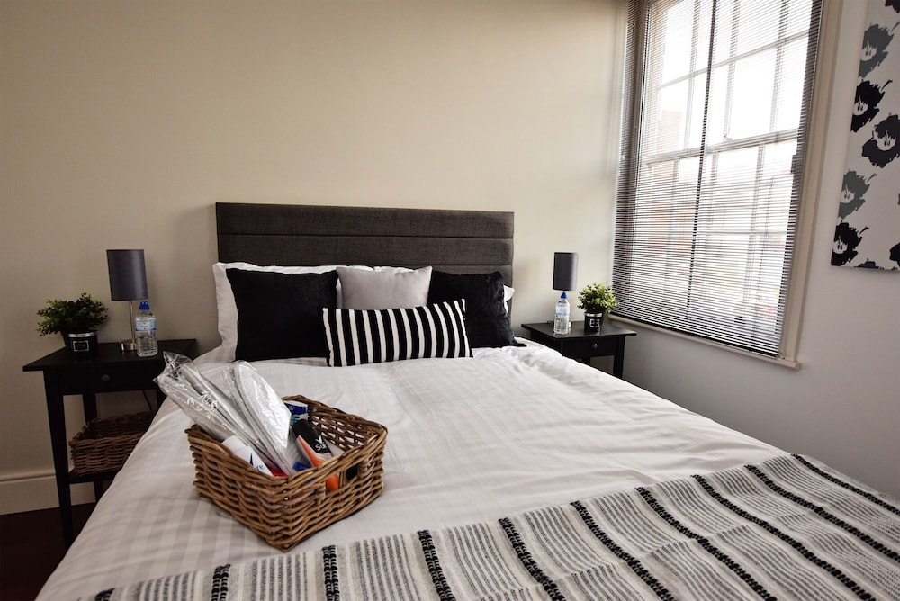 Derby 2 Bed House - University & City
