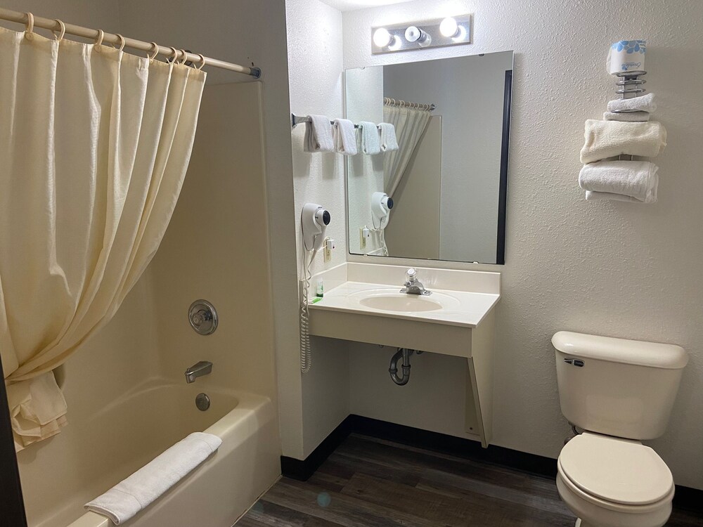 Plymouth Suites Hotel