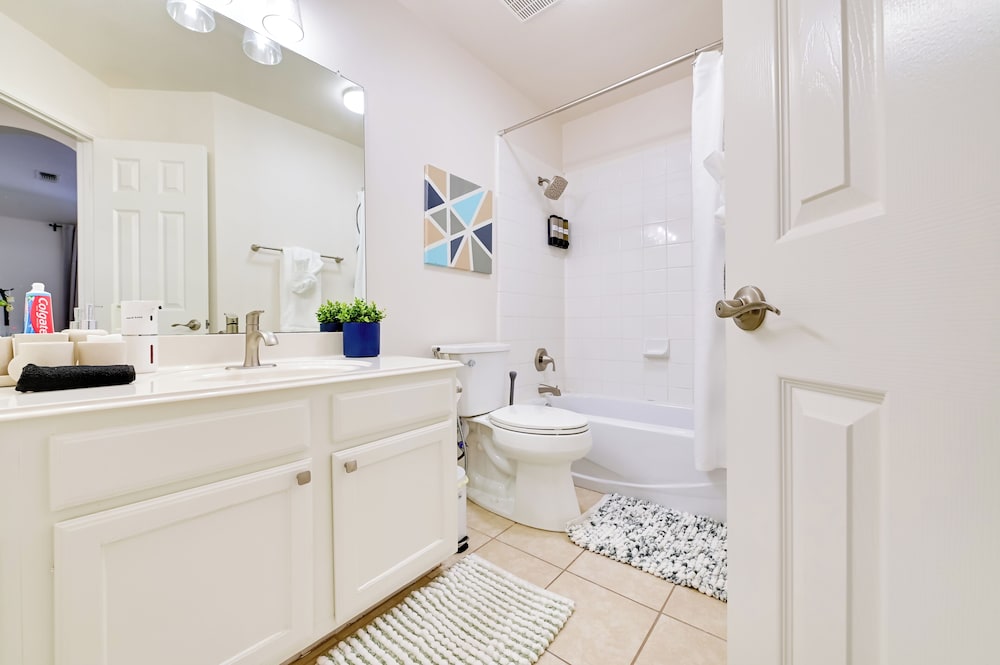 4 Mi to Dtwn: Family Home w/ Games in Frisco
