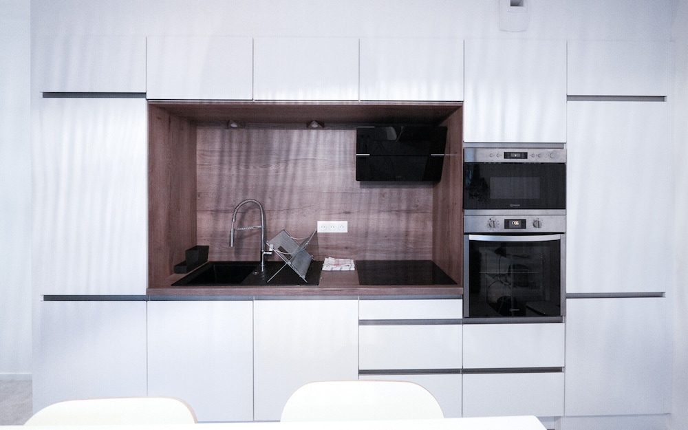Urban Calm - Bright & Modern Stay