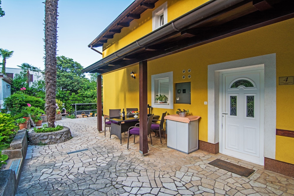 Rooms Vila Irma view 2