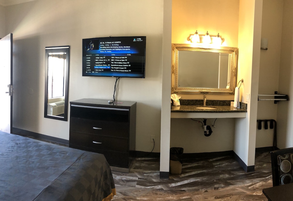 Castaic Inn Near Six Flags Magic Mountain - Property Image 24