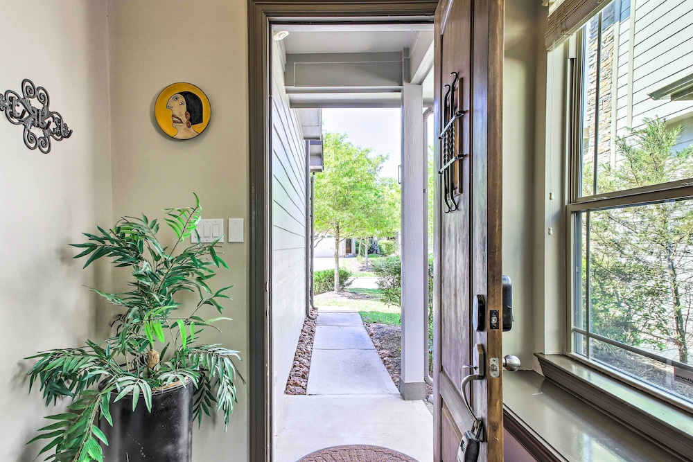 Family-friendly Spring Townhouse w/ Backyard!
