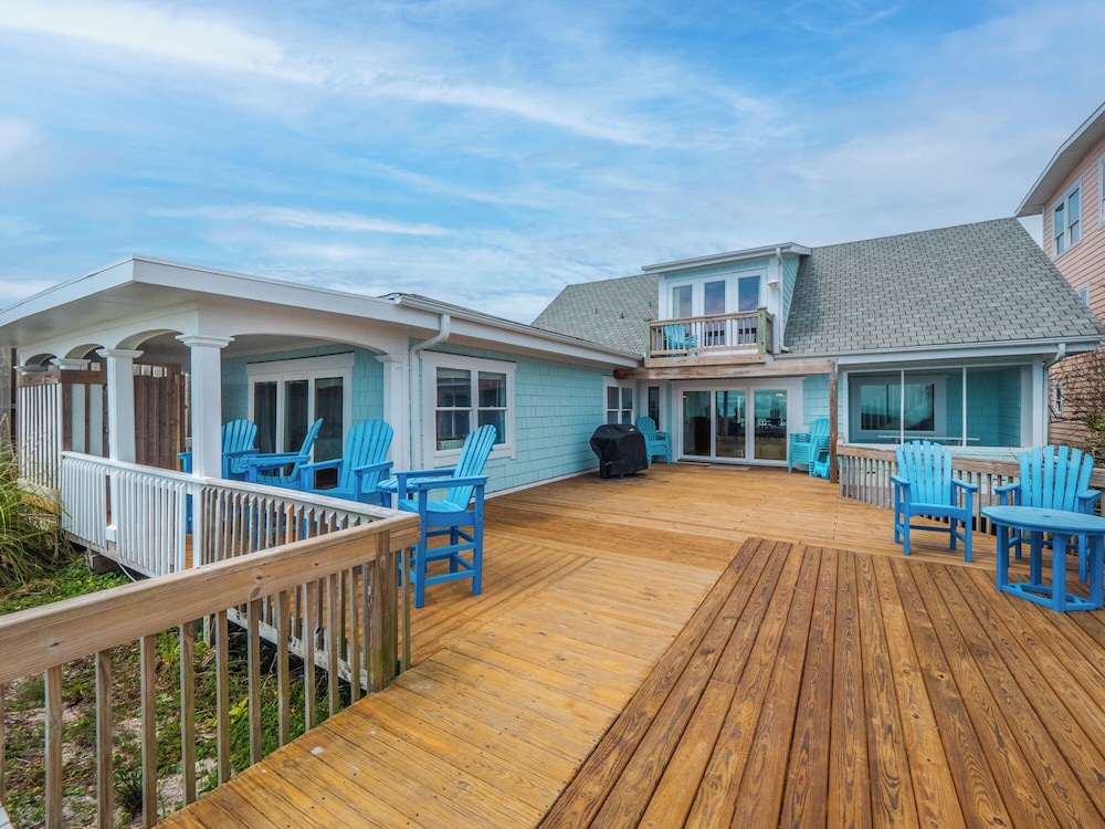 Surfside Cottage by Topsail Realty