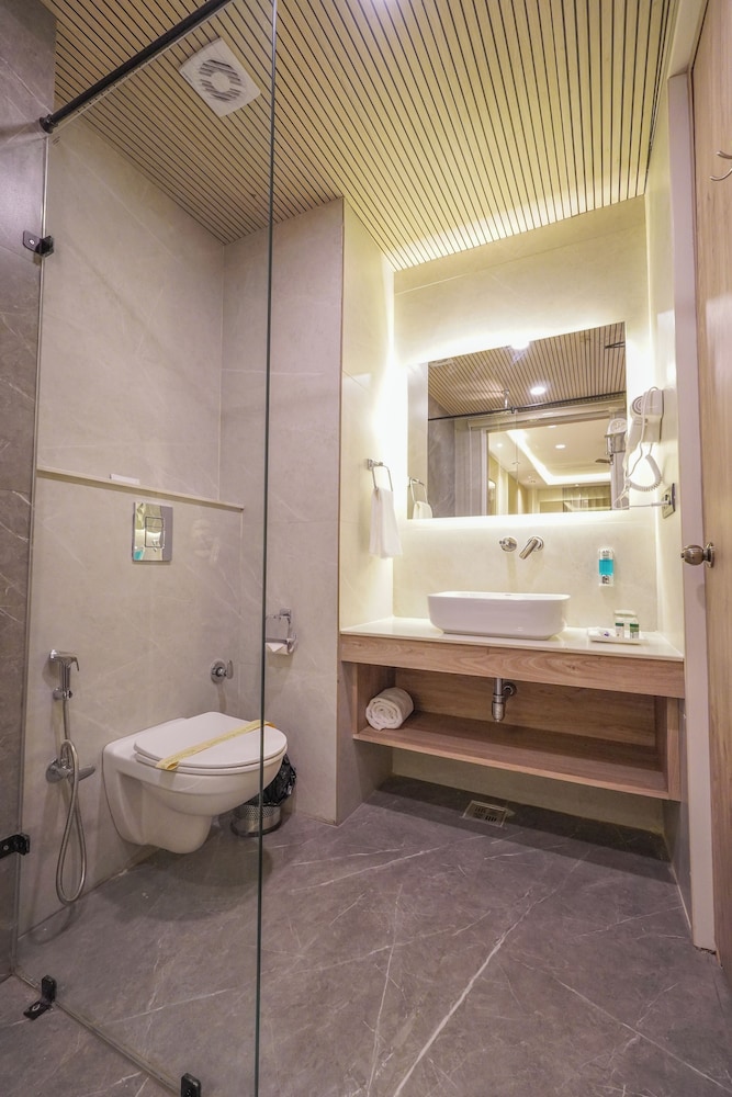 Carom Hotel Manali