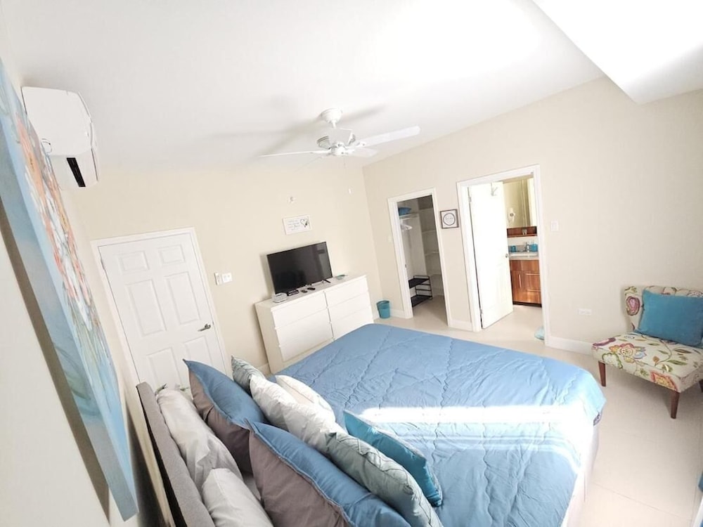Sunny-shore Hideaway