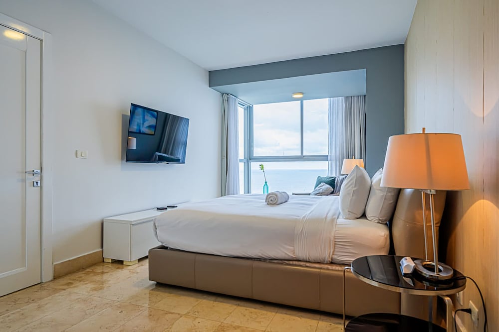 w Prestigious 1BR w Fantastic Balcony in YOO