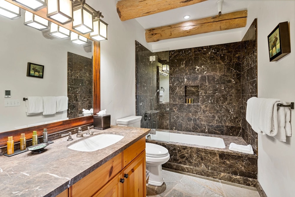 Pine Inn at Trail's End Lodge - Three Bedroom Residence with Spa #1 3 Condo