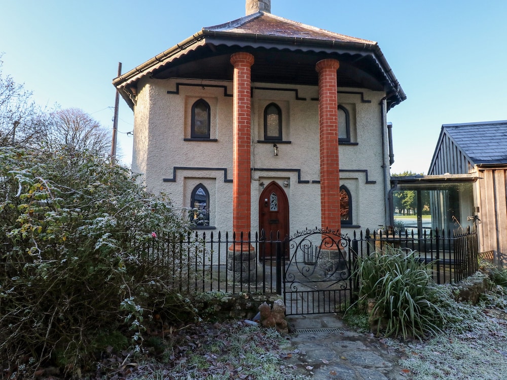 Llwyngwair Lodge