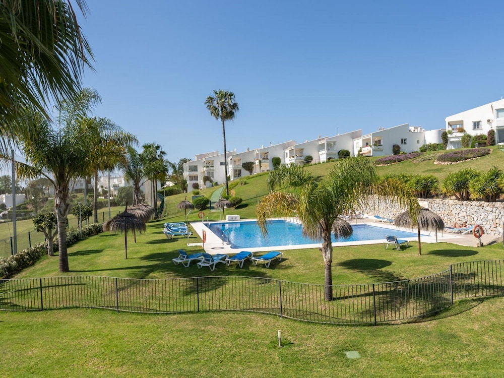 Azahara1 Beautiful Apartment Frontline Golf