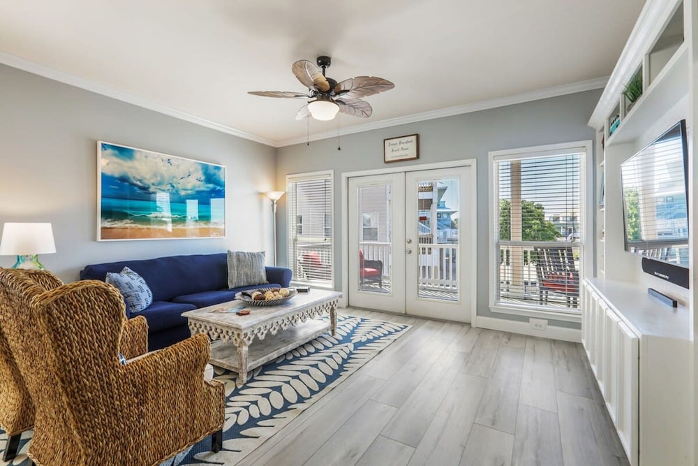 Bama Barefoot Beach House- Near Beach Pool