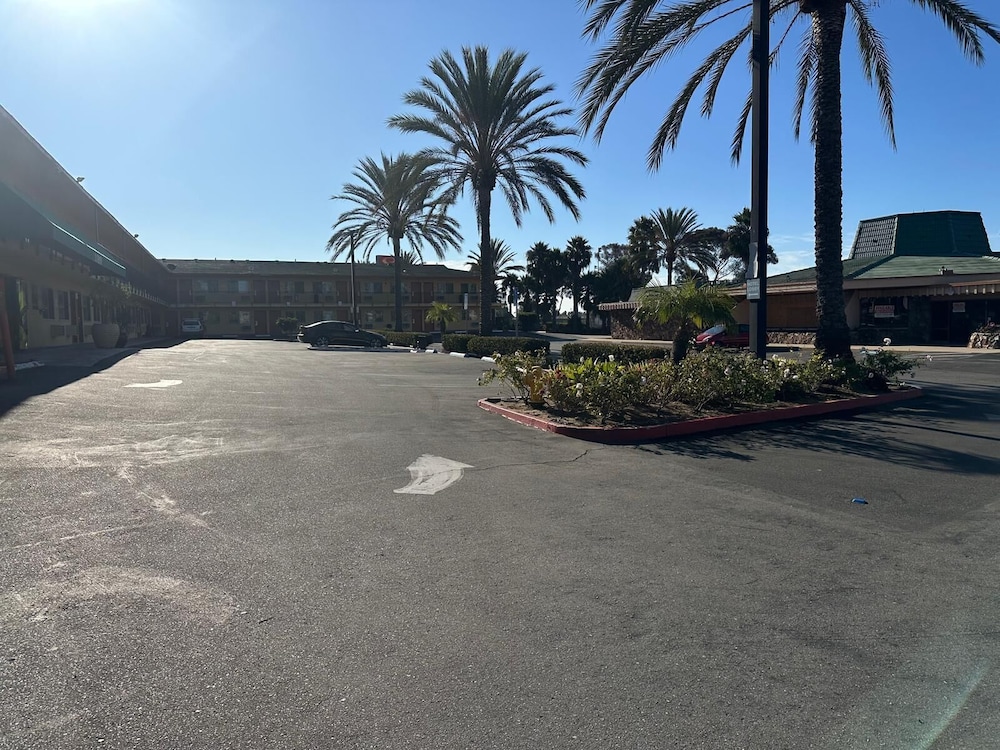 Hotel Avenida - Oceanside Camp Pendleton - Image 1